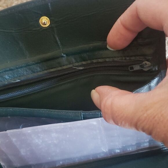 VNTG Top Grain Cowhide Forest Green Wallet - Picture 7 of 11